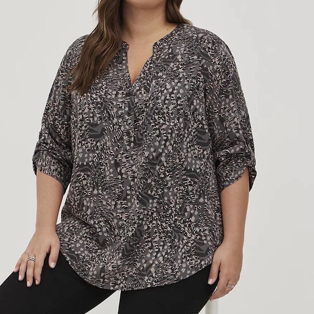 TORRID Harper Georgette Blouse Womens Plus 5 Grey Animal Print 3/4 Sleeve